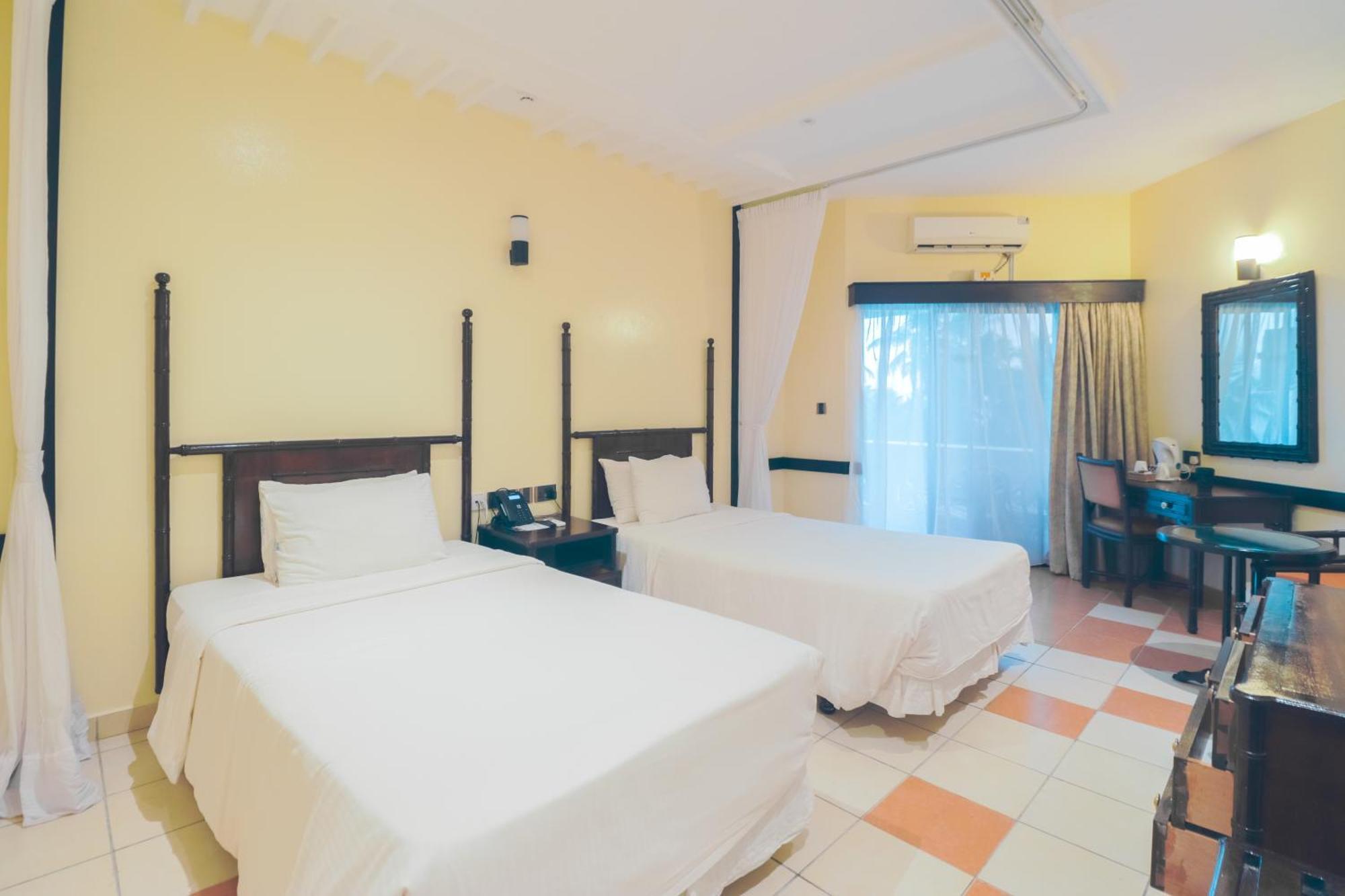 Mombasa Continental Resort Shanzu Exterior photo