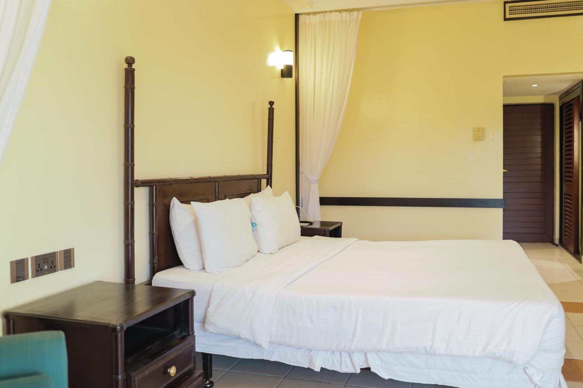 Mombasa Continental Resort Shanzu Exterior photo
