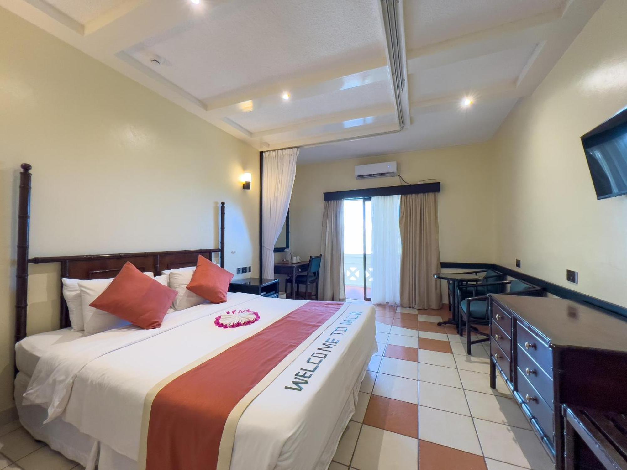 Mombasa Continental Resort Shanzu Exterior photo