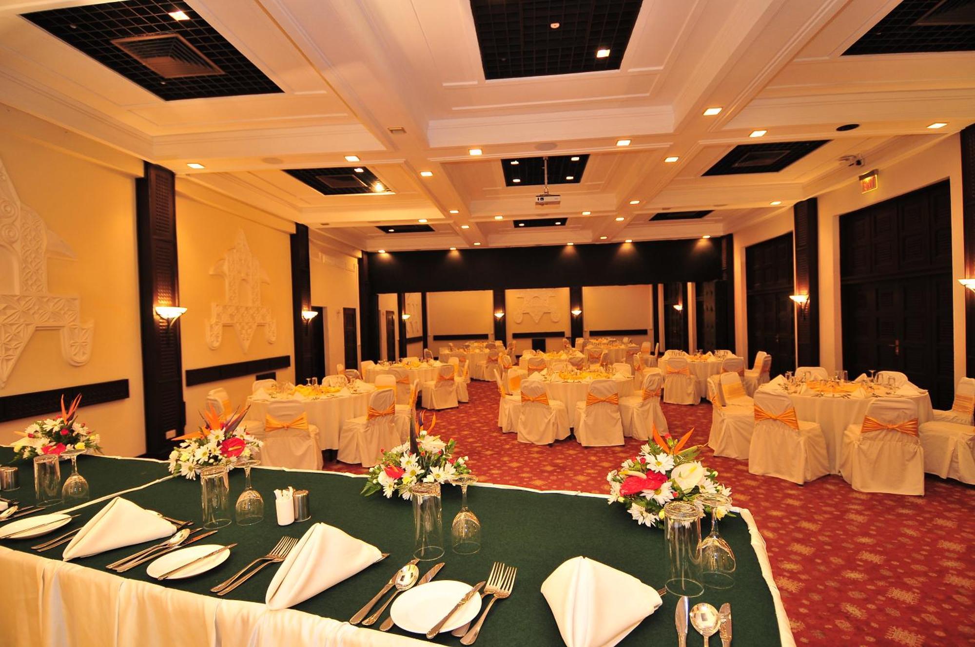Mombasa Continental Resort Shanzu Exterior photo